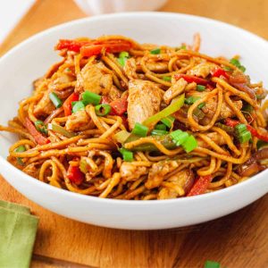 نودلز هاكا بالدجاج Chicken Hakka Noodles