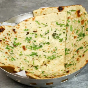 نان بالثوم Garlic Naan